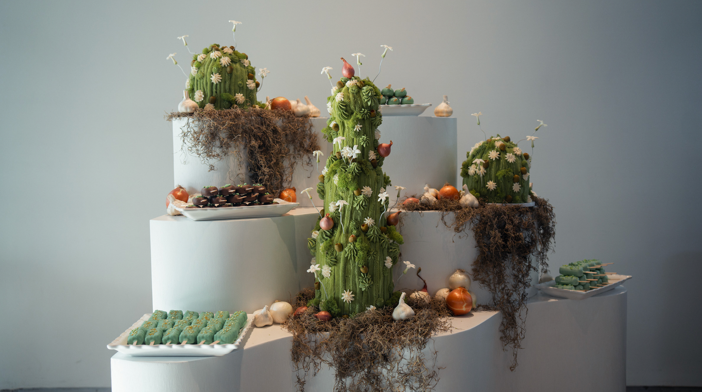 Wavy Display Table