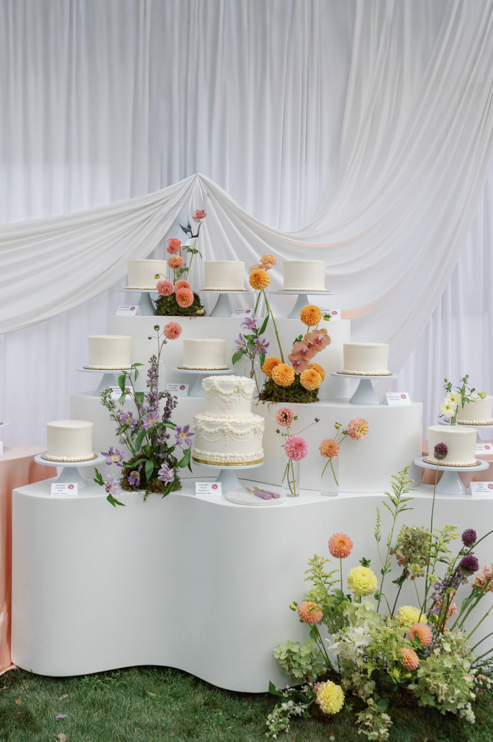 Wavy Display Table – Dizzy & Jayne